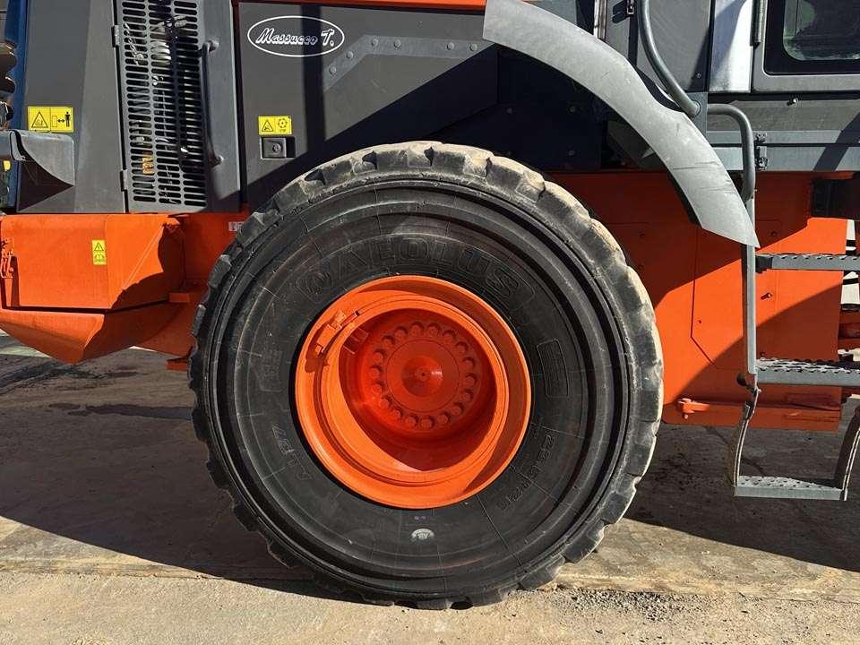 Hitachi ZW220 Foto 4