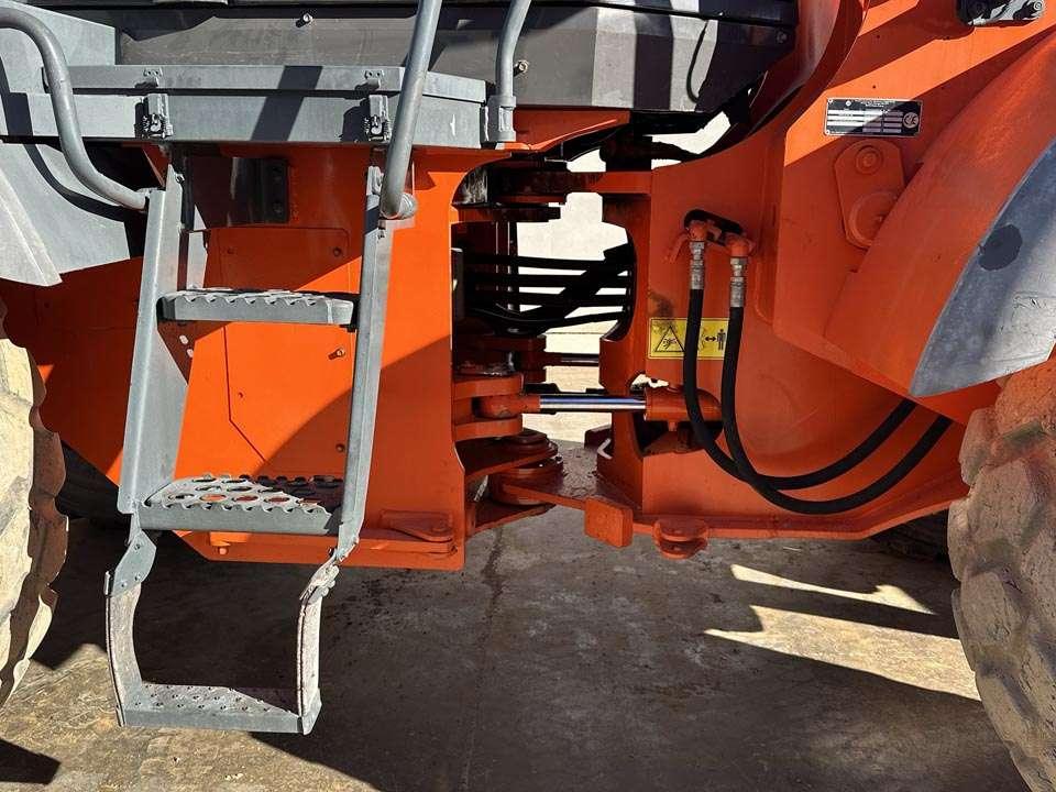 Hitachi ZW220 Foto 6