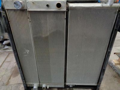 Radiador intercooler para New Holland E 385 B vendida por PRV Ricambi Srl