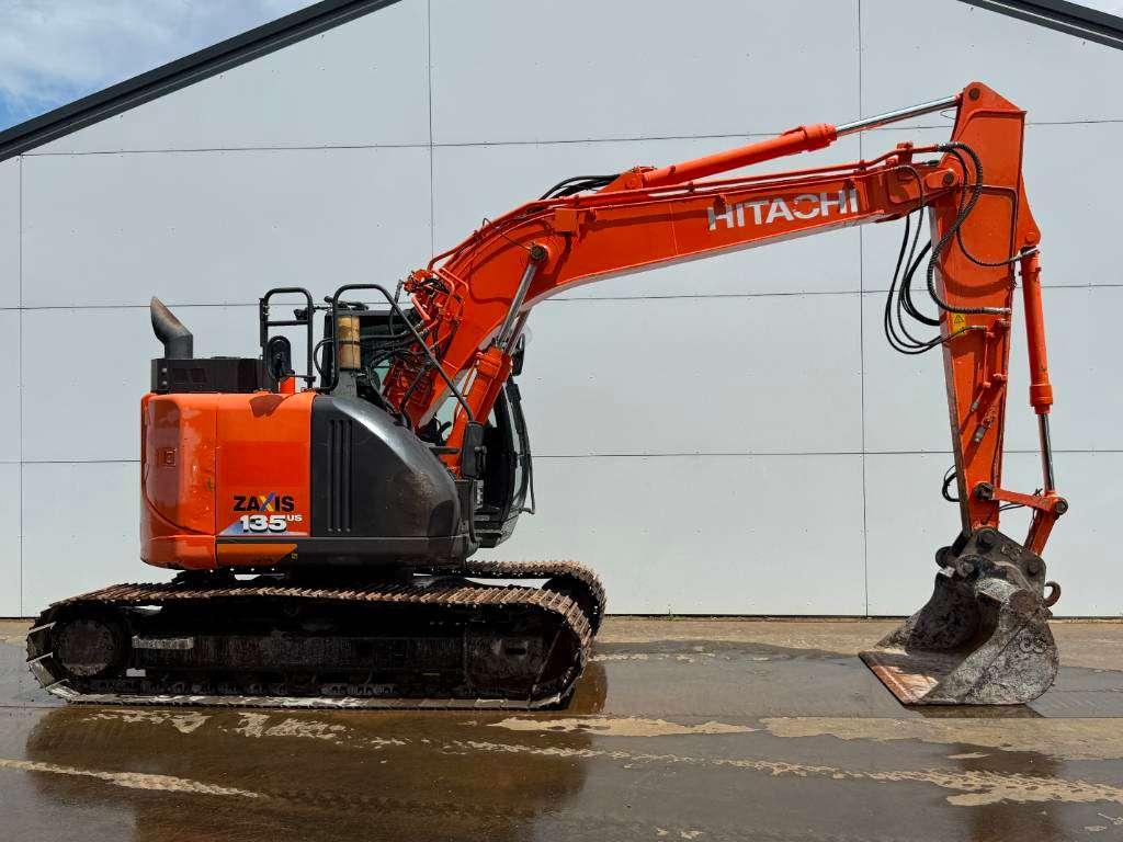 Hitachi ZX135US-6 - Quick Coupler / Automatic Greasing Foto 6