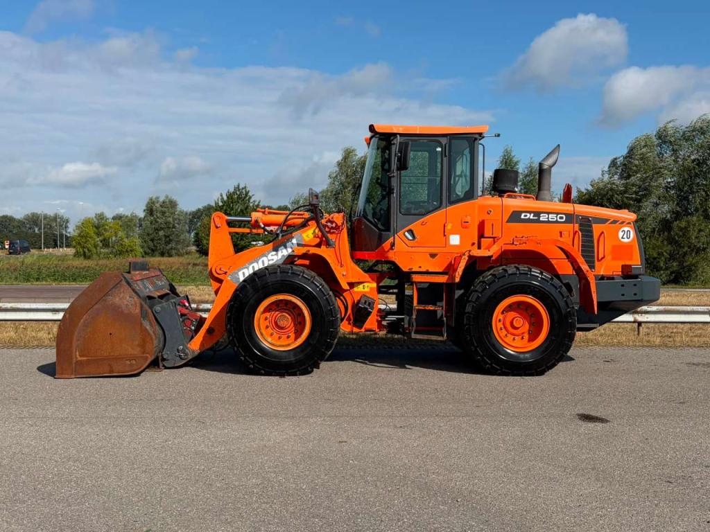 Doosan DL250-3 Foto 1
