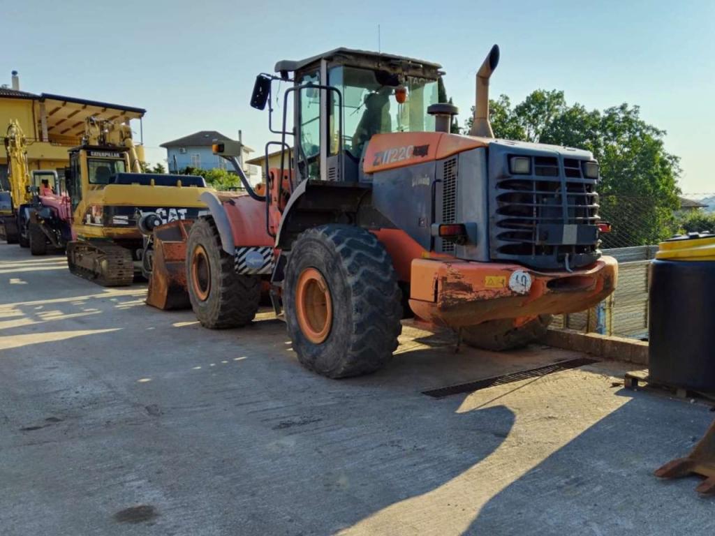 Hitachi ZW220 Foto 2