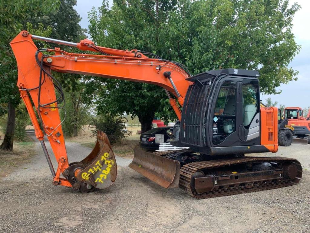 Hitachi ZX135 US-5B Foto 10