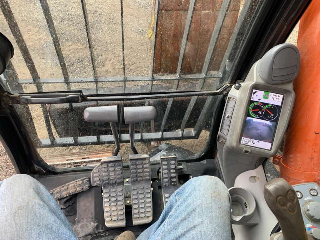 Hitachi ZX135 US-5B Foto 2