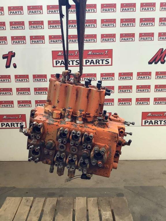 Distribuidor hidraulico para Fiat Hitachi FH200E Foto 1