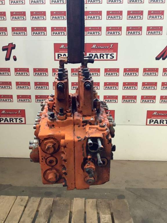 Distribuidor hidraulico para Fiat Hitachi FH200E Foto 2