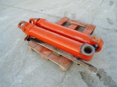 Cilndro de levantamiento para Fiat Hitachi FR220 vendida por OLM 90 Srl