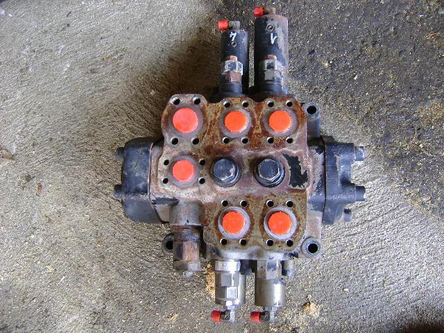 Distribuidor hidraulico para Fiat Hitachi W 190 Evolution Foto 1