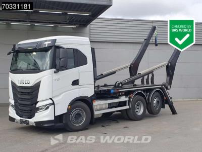 Iveco X-Way 530 6X2 NEW! Hiab FTR18 skiploader Automatic Euro 6 vendida por BAS World B.V.