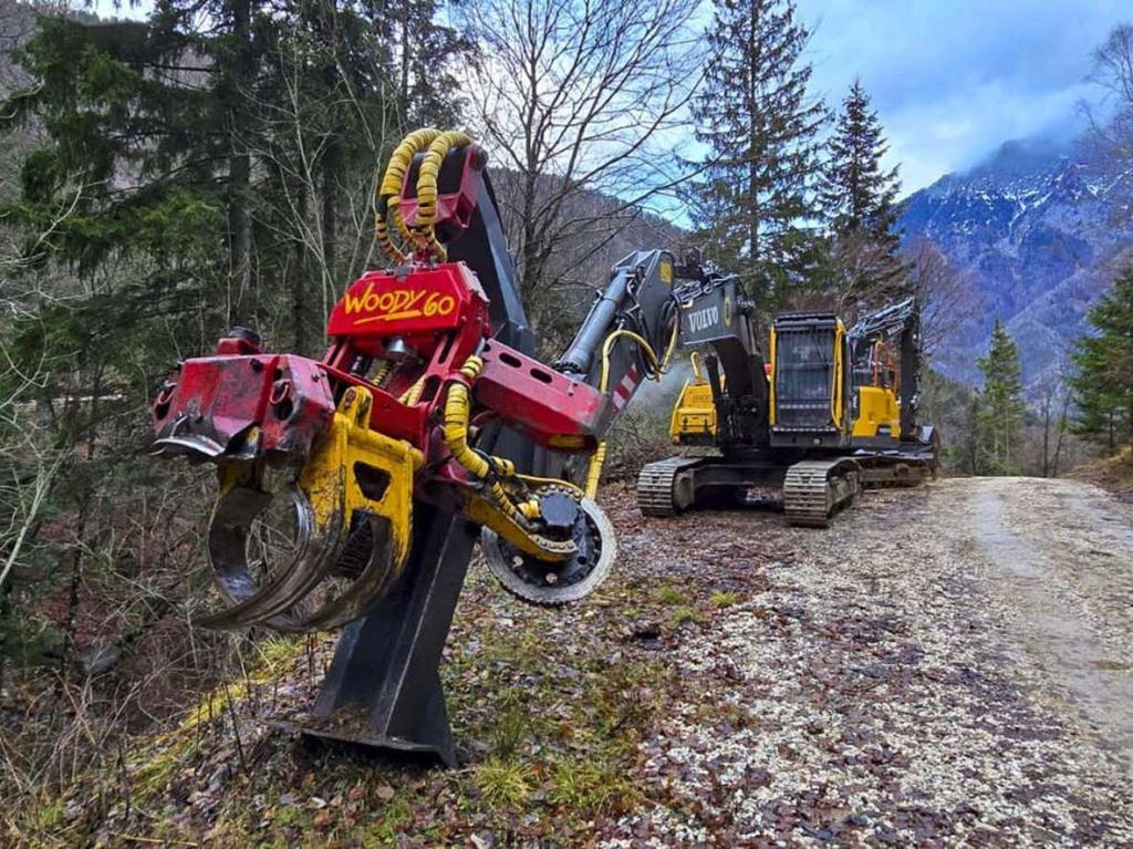 Volvo EC210B NLC Foto 1