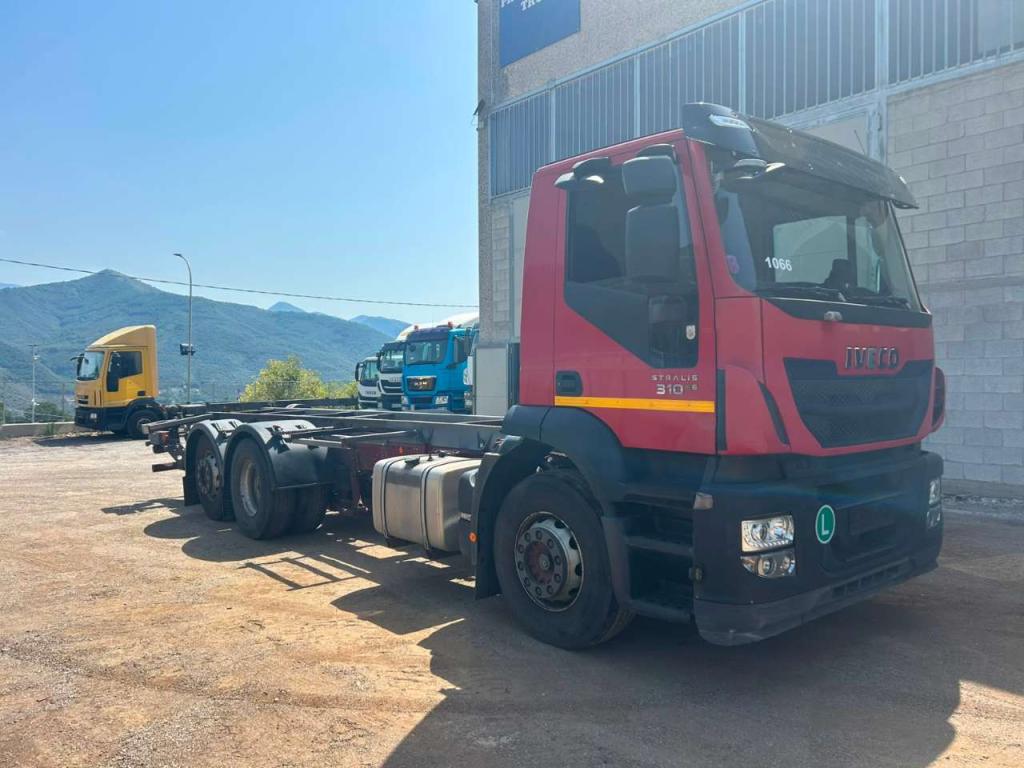 Iveco STRALIS HI-STREET 260S31 Foto 8