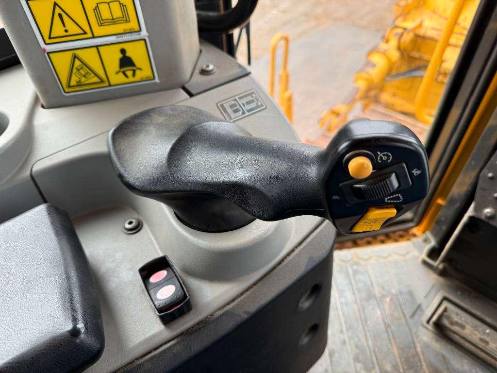 Caterpillar D8T - GERMAN Machine / Ripper Foto 9