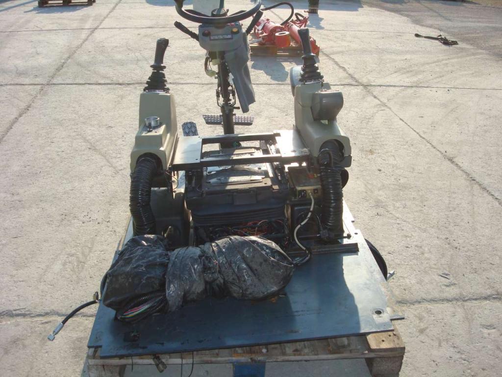 Subcabina con servomandos para Fiat Hitachi 150W3 Foto 7