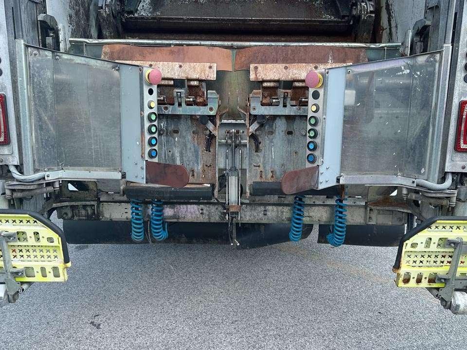 Iveco Stralis 330 6X2 Foto 12