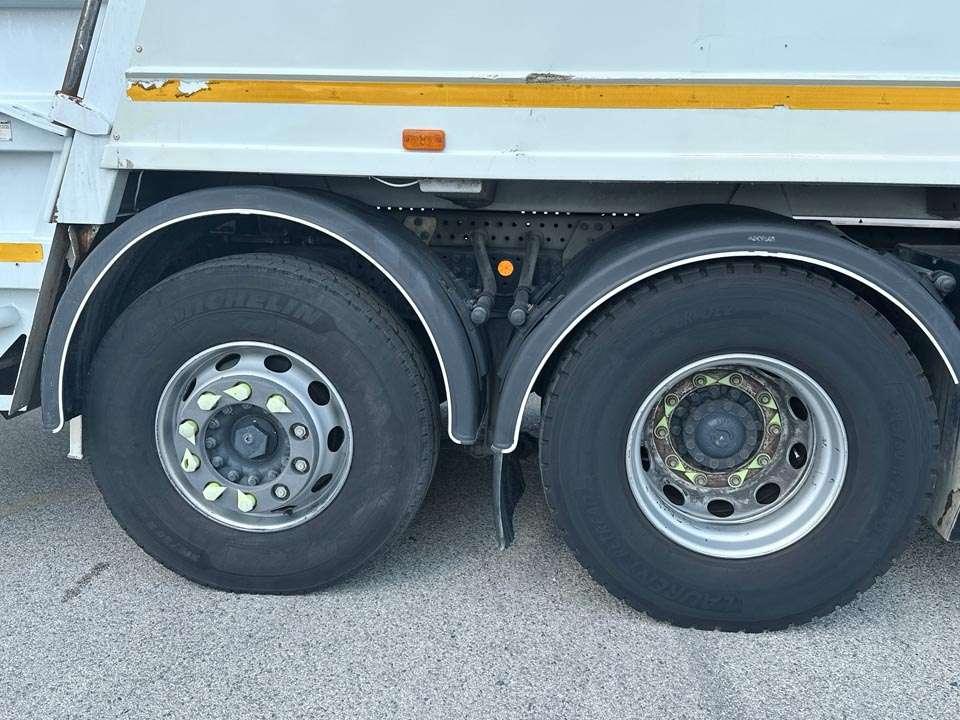 Iveco Stralis 330 6X2 Foto 13