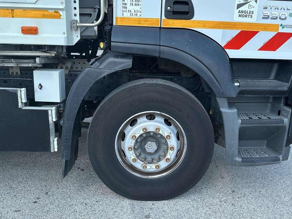 Iveco Stralis 330 6X2 Foto 15