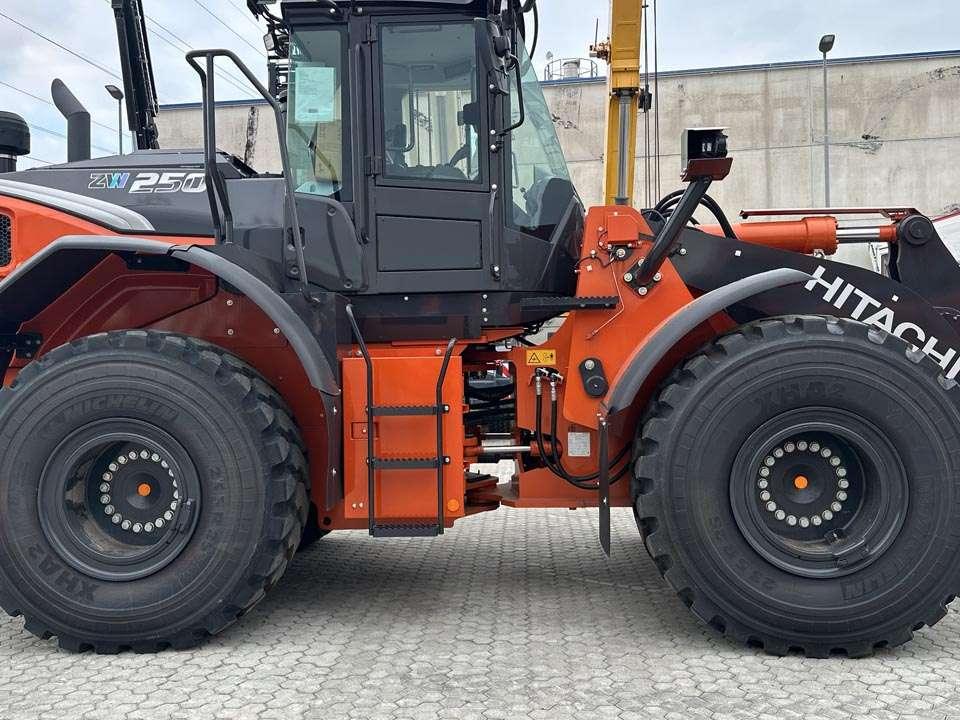 Hitachi ZW250-7 Foto 14