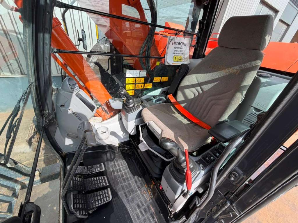 Hitachi ZX225US5LC Foto 20