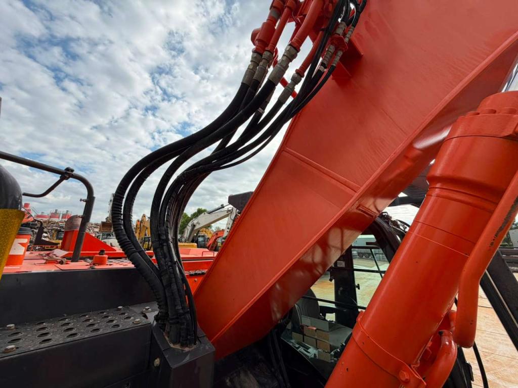 Hitachi ZX225US5LC Foto 28