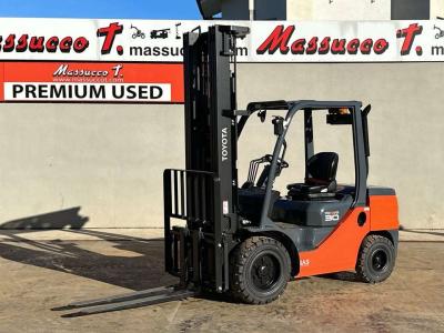 Toyota 52-8FDF30 vendida por Massucco T. Srl
