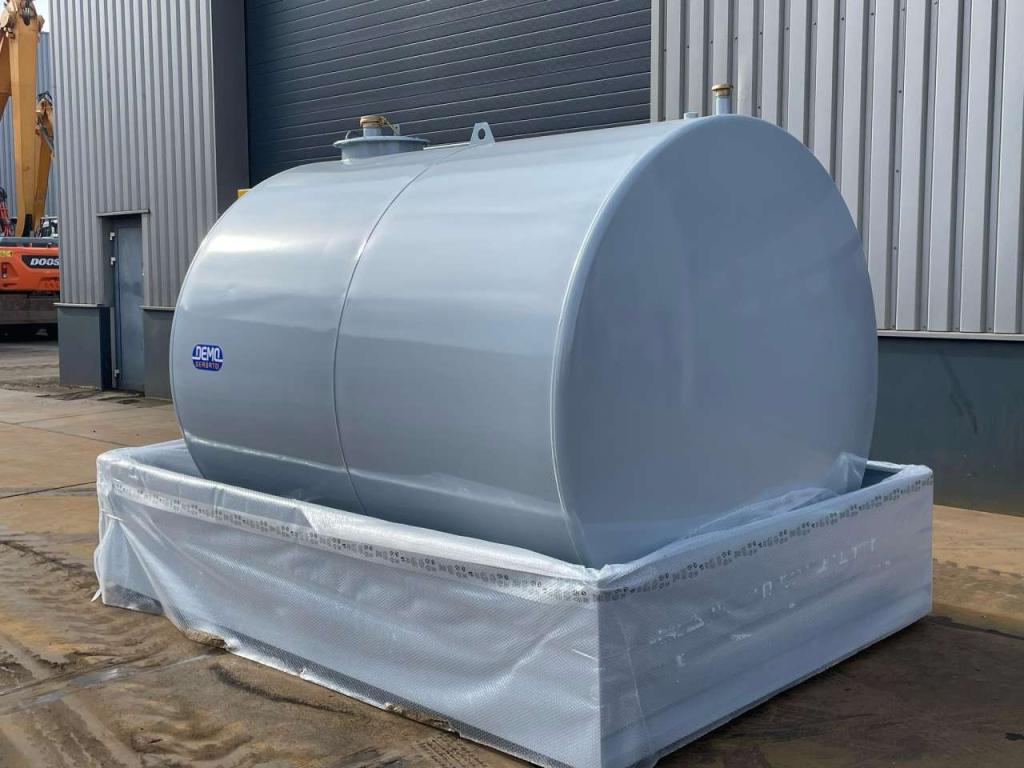 Emiliana Serbatoi TF9/50 9000Ltr fuel tank Foto 2