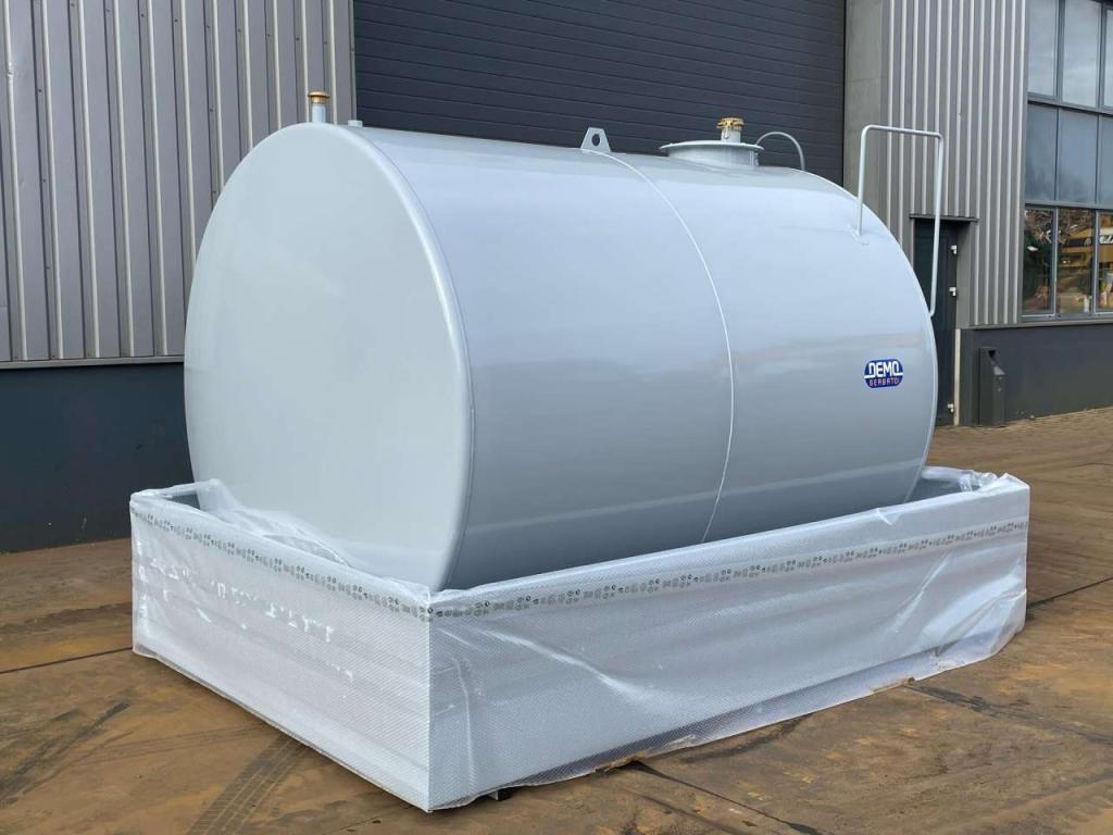 Emiliana Serbatoi TF9/50 9000Ltr fuel tank Foto 3