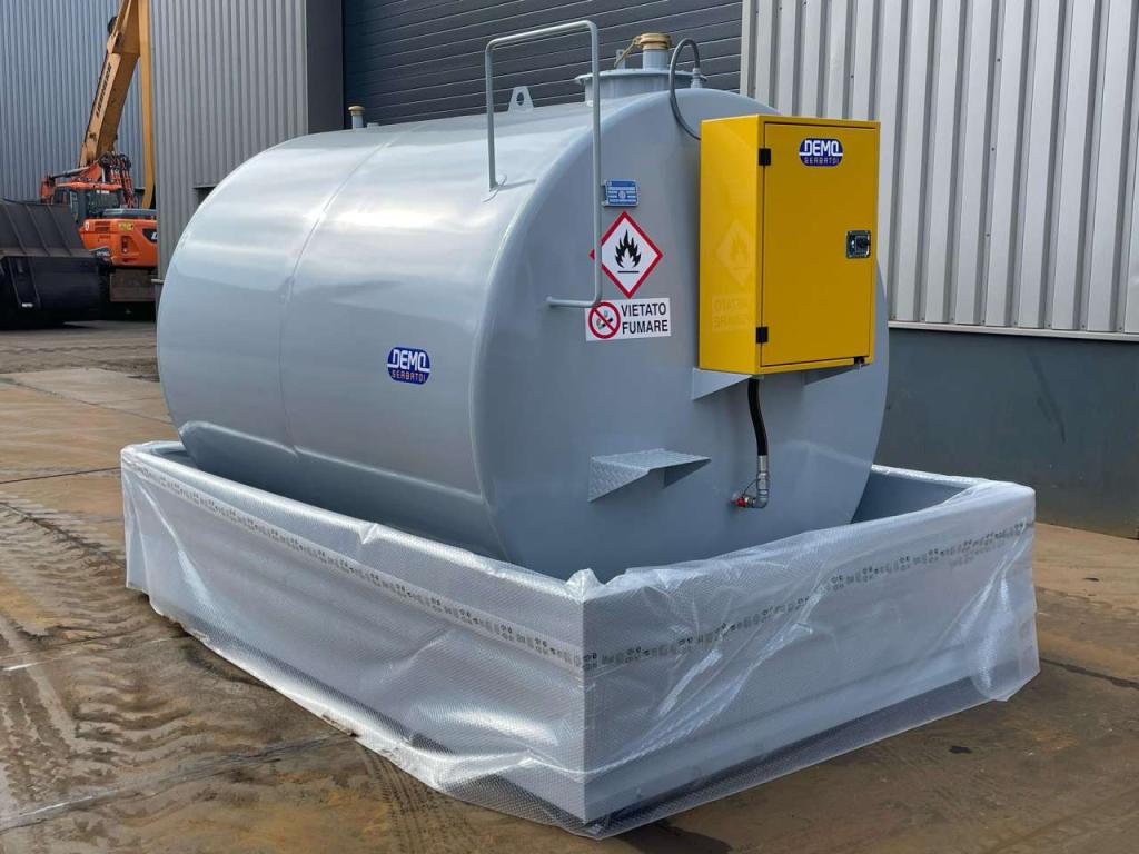Emiliana Serbatoi TF9/50 9000Ltr fuel tank Foto 6