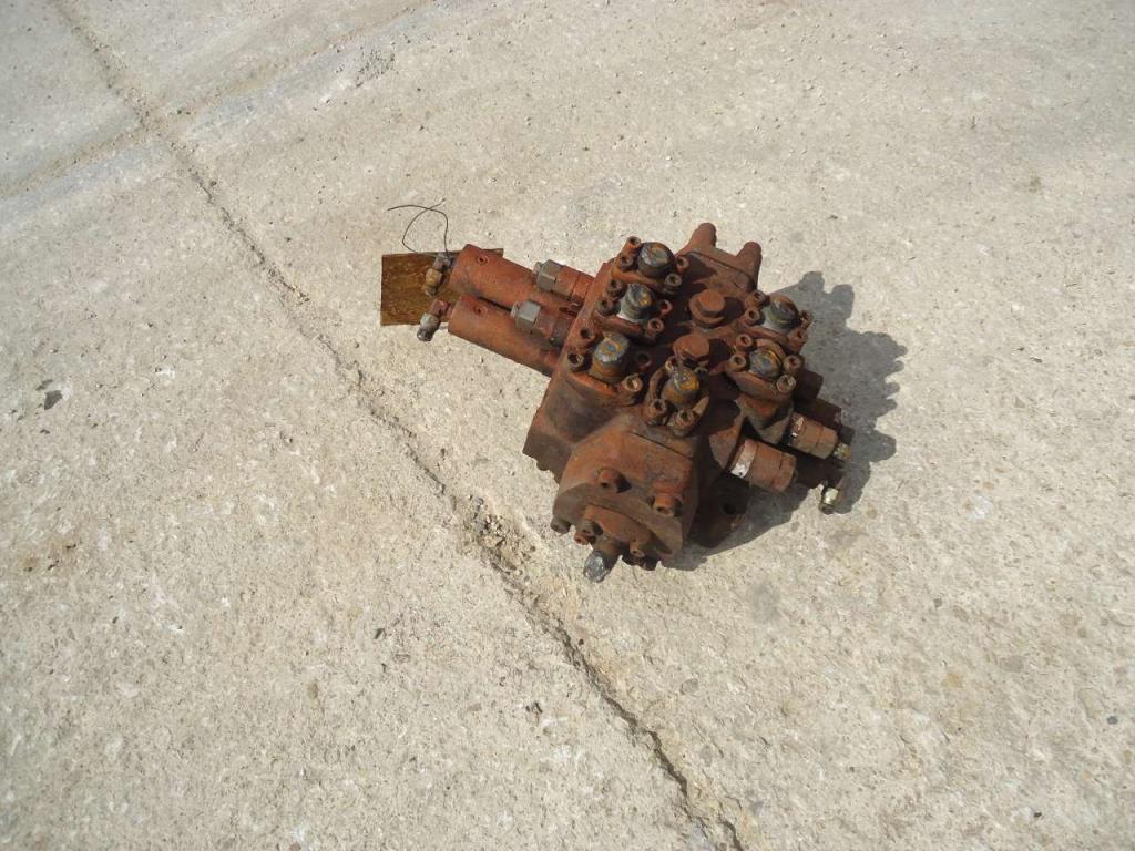 Distribuidor hidraulico para Fiat Kobelco W190 Foto 3