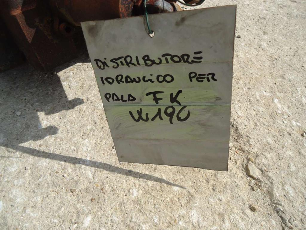 Distribuidor hidraulico para Fiat Kobelco W190 Foto 5