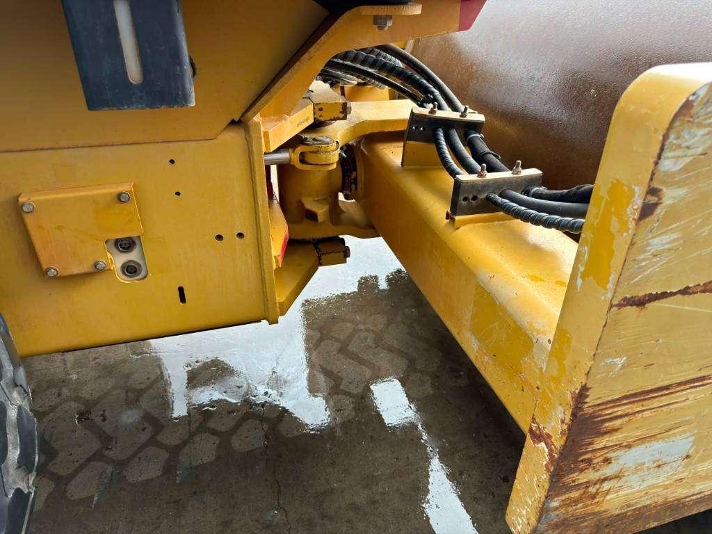 Caterpillar CS74 Foto 15