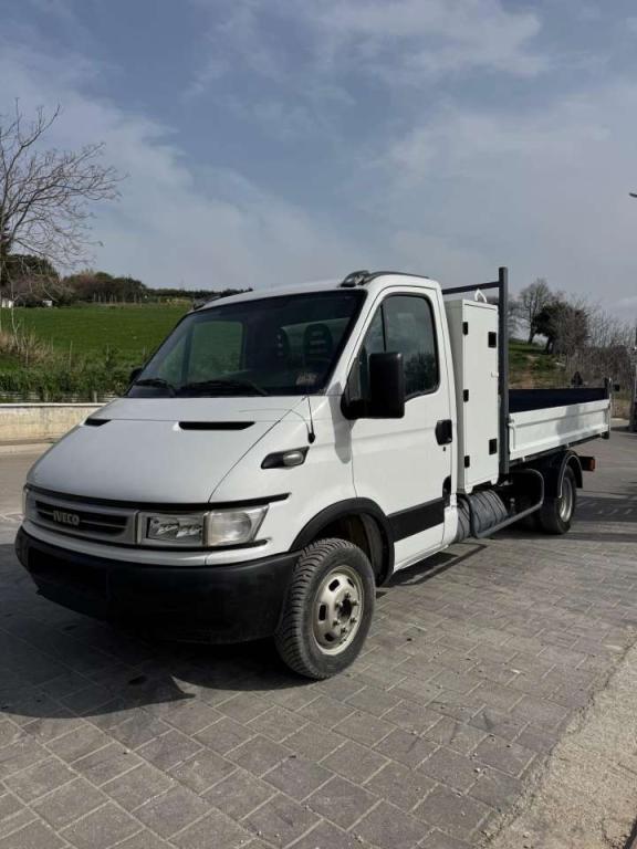 Iveco 35C12 Foto 2