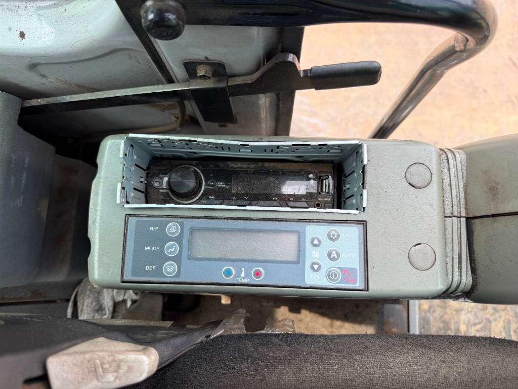 Kobelco SK135SRLC-1E - Extra High Cabin / Hammer Lines Foto 11