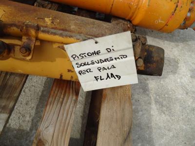 Cilndro de levantamiento para Fiat Allis FL14D vendida por OLM 90 Srl