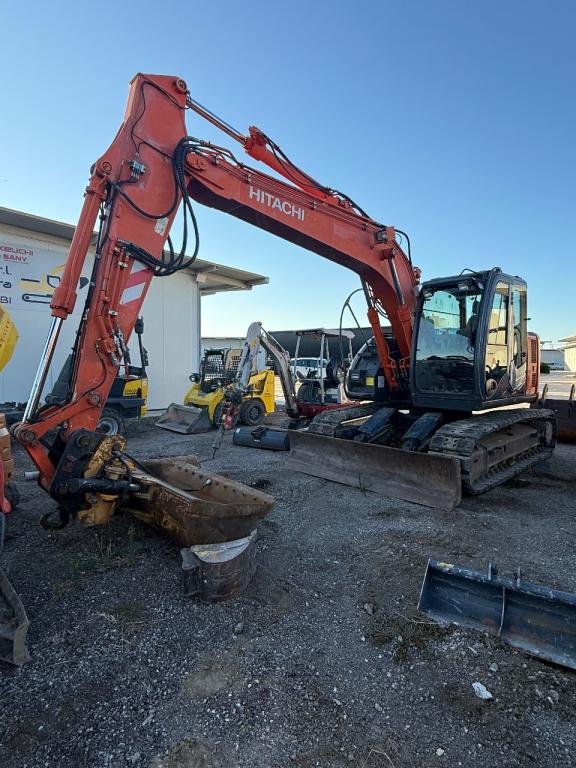 Hitachi ZX135US-3 Foto 1
