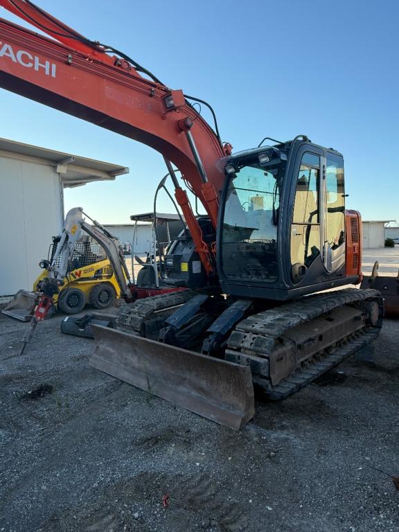 Hitachi ZX135US-3 Foto 2