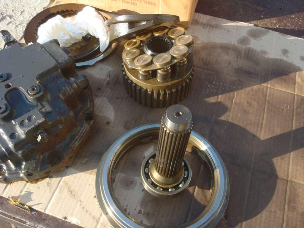 Motor de traslación para Case CX 210 Foto 3