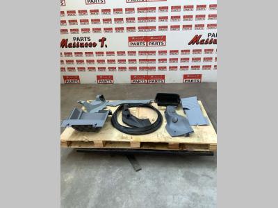 Carcasa y partes interiores de la cabina para Hitachi ZX135US-7 vendida por Massucco T. Srl Area Ricambi