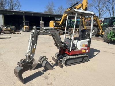 Takeuchi TB 108 3 buckets vendida por JN Machines BV
