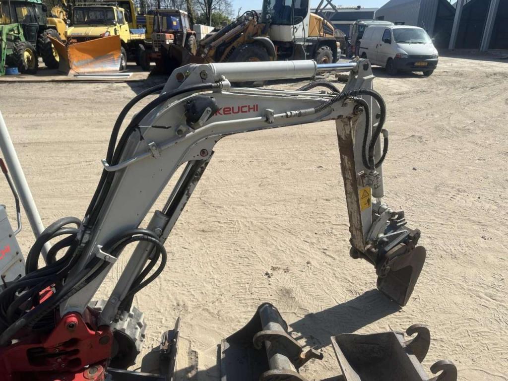 Takeuchi TB 108 3 buckets Foto 14
