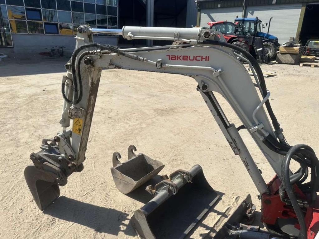 Takeuchi TB 108 3 buckets Foto 15