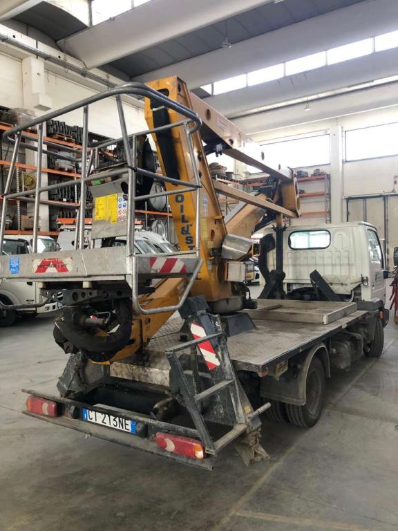 Nissan TL 35 Foto 2
