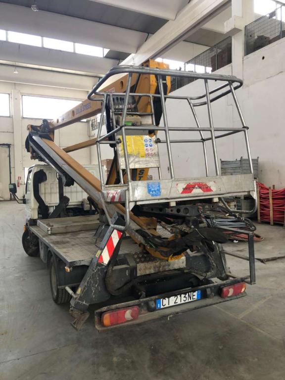 Nissan TL 35 Foto 6