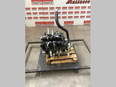 Distribuidor hidraulico para New Holland E385 vendida por Massucco T. Srl Area Ricambi