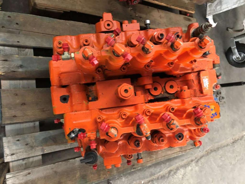 Distribuidor hidraulico para Fiat Hitachi EX455 Foto 1