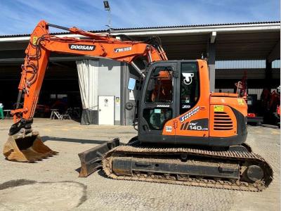 Doosan DX140LCR-3 vendida por Tractor Service Srl