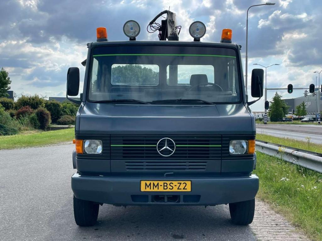 Mercedes-Benz 4x2 809D Foto 12