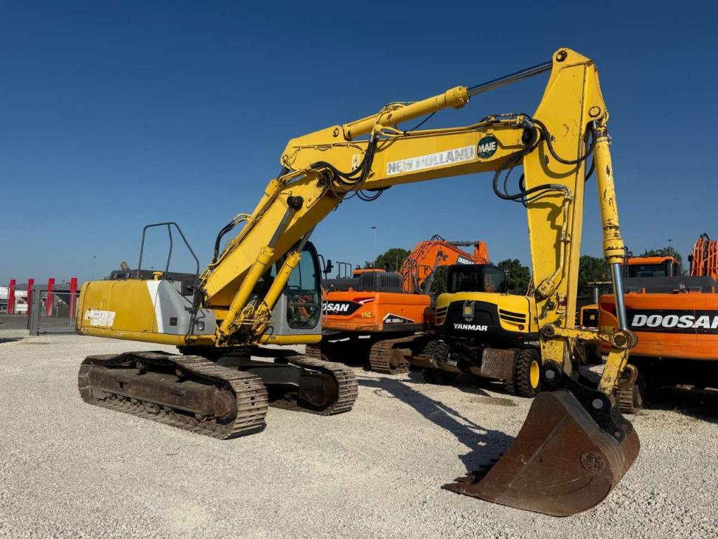 New Holland E215 Foto 2
