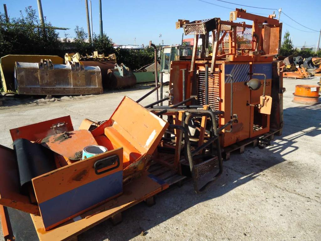 Capó y panel de carrocería para Fiat Hitachi FR220 Foto 1
