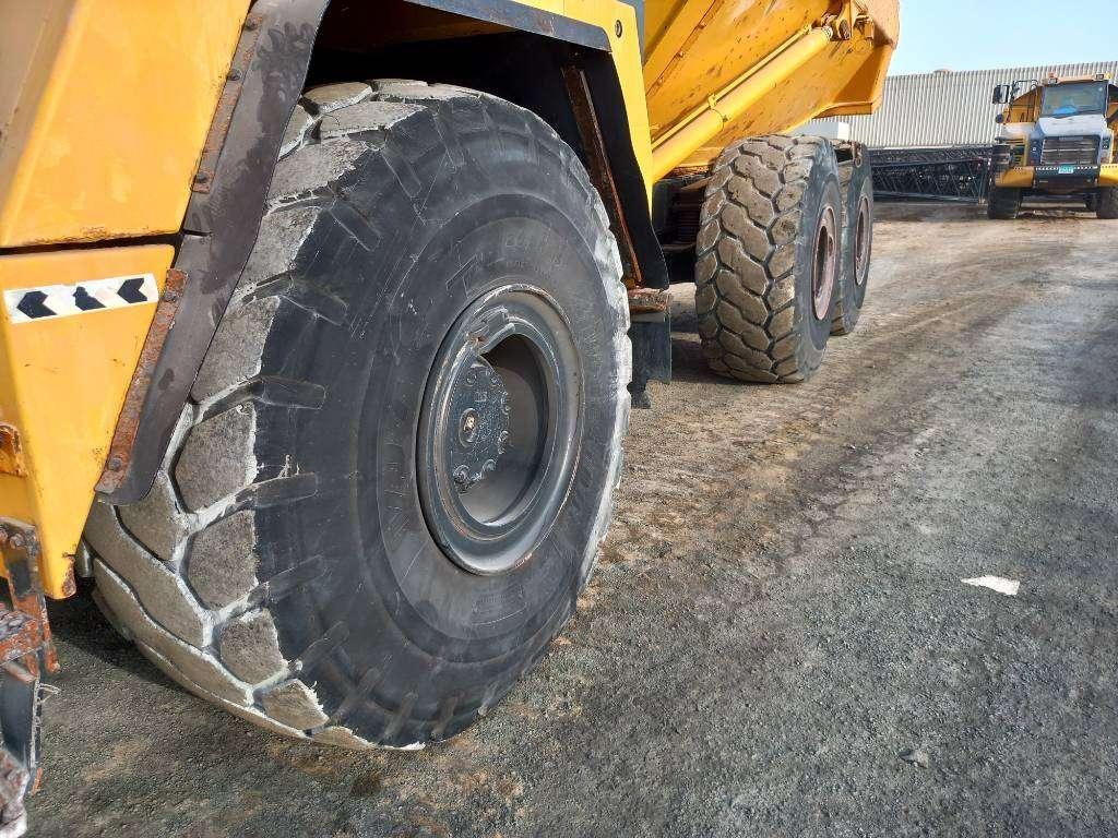 Komatsu HM400-3R (4pcs available for sale in Abu Dhabi) Foto 13