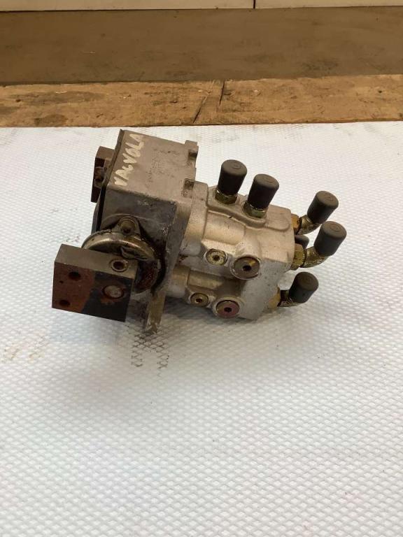 Válvula de avance para Hitachi ZX135US Foto 1